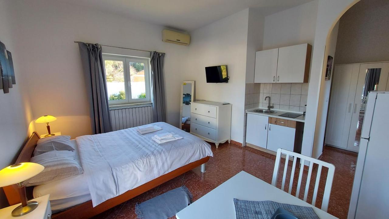 Soline Ada Apartment Pjescana Uvala Exterior photo