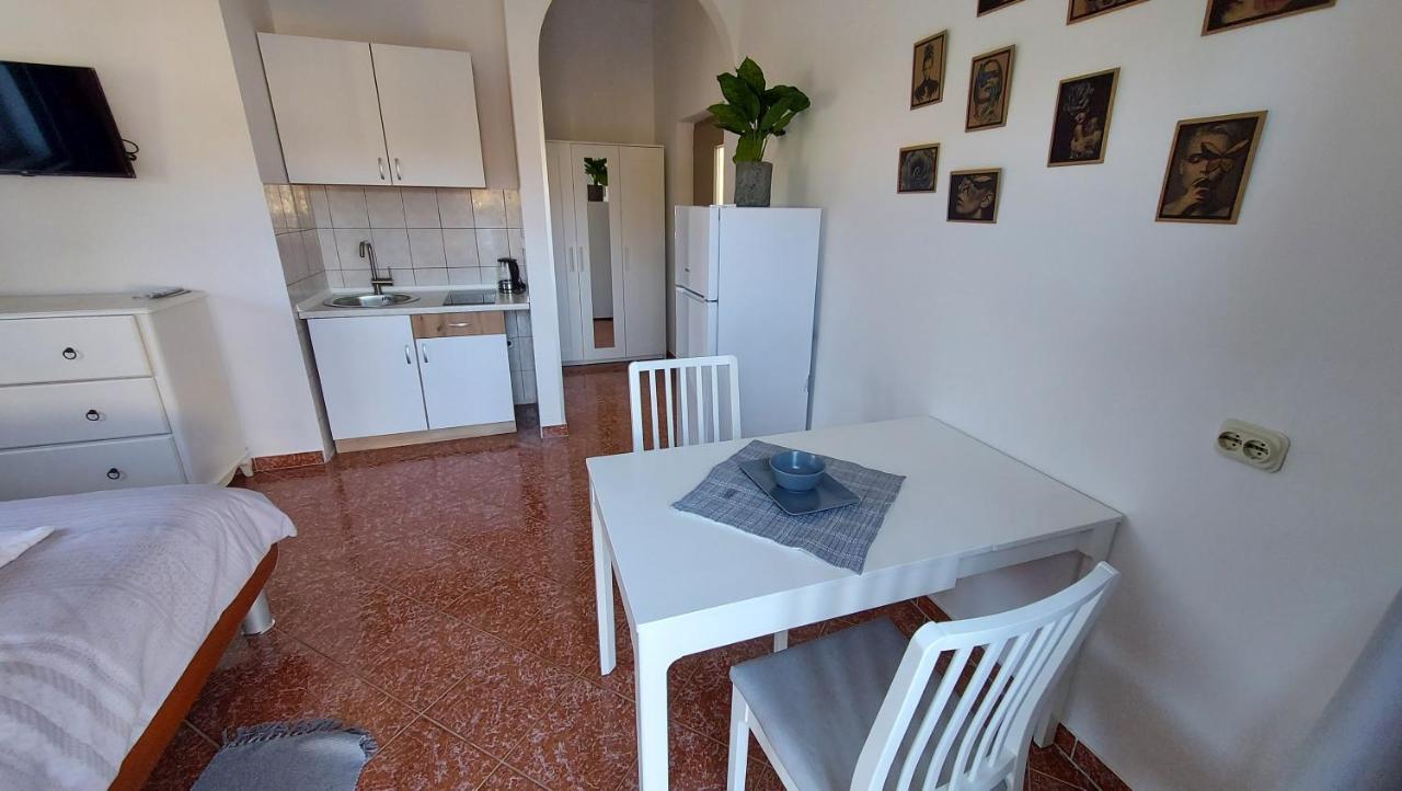 Soline Ada Apartment Pjescana Uvala Exterior photo
