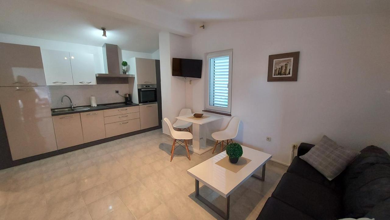 Soline Ada Apartment Pjescana Uvala Exterior photo