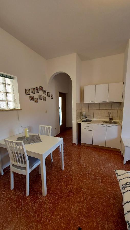 Soline Ada Apartment Pjescana Uvala Exterior photo