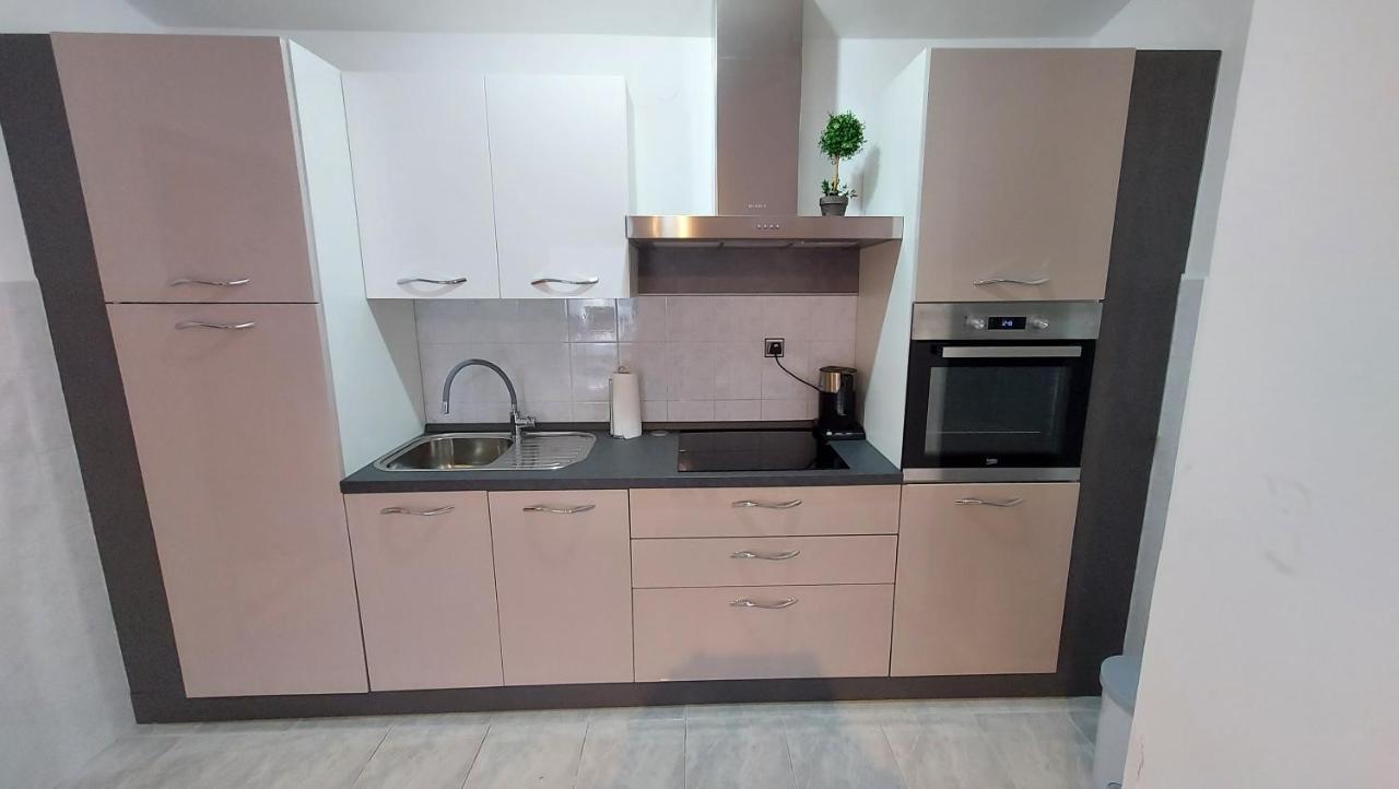 Soline Ada Apartment Pjescana Uvala Exterior photo