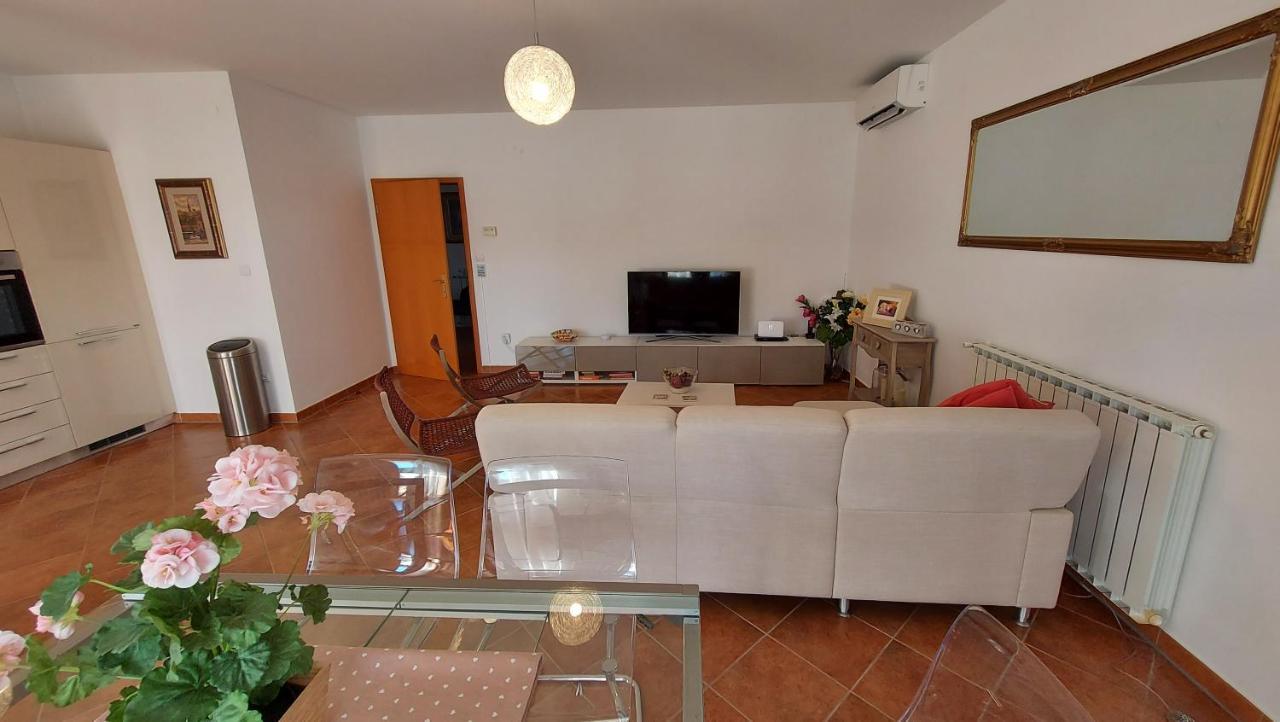 Soline Ada Apartment Pjescana Uvala Exterior photo