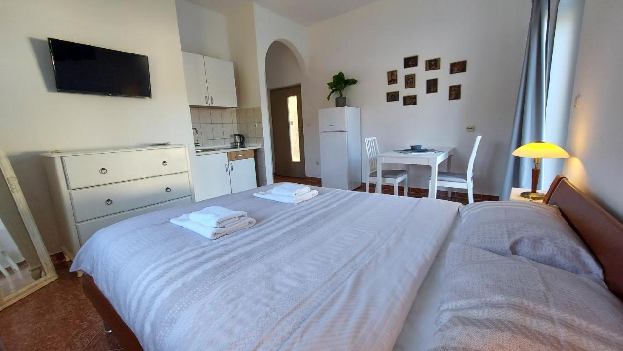 Soline Ada Apartment Pjescana Uvala Exterior photo